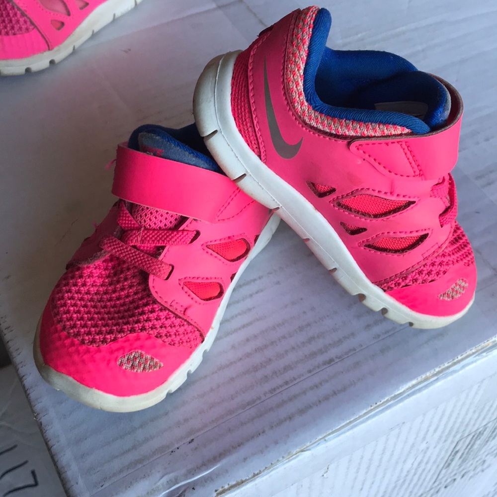 Nike toddler sneakers